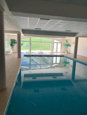 Charmant T2 avec piscine chauffée, vue montagne